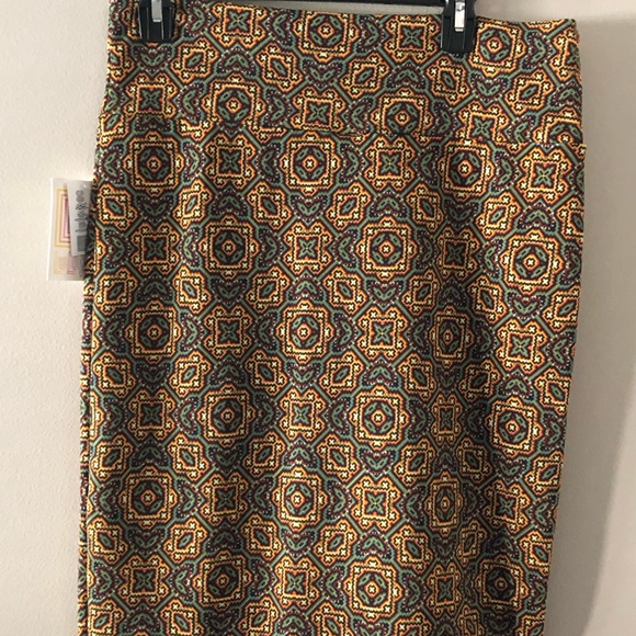 LuLaRoe Dresses & Skirts - Lularoe Cassie Skirt